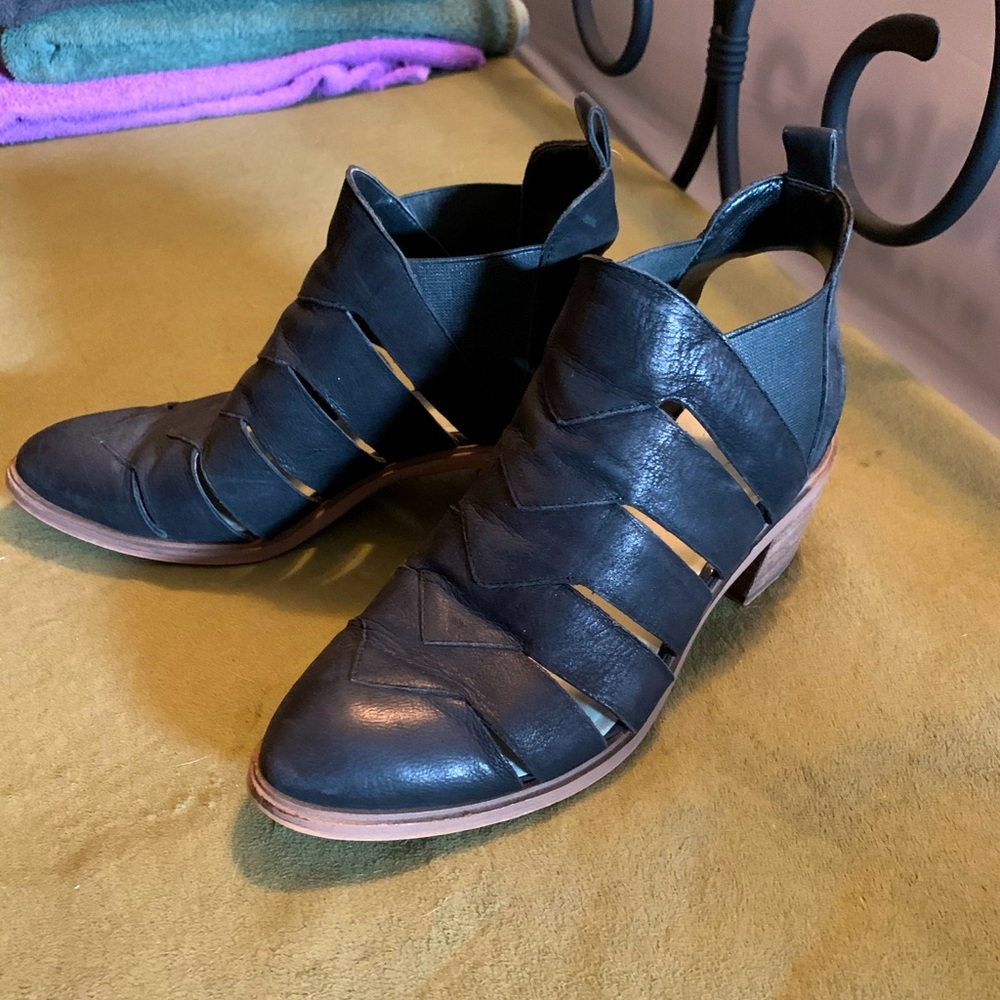 1 State strappy booties
